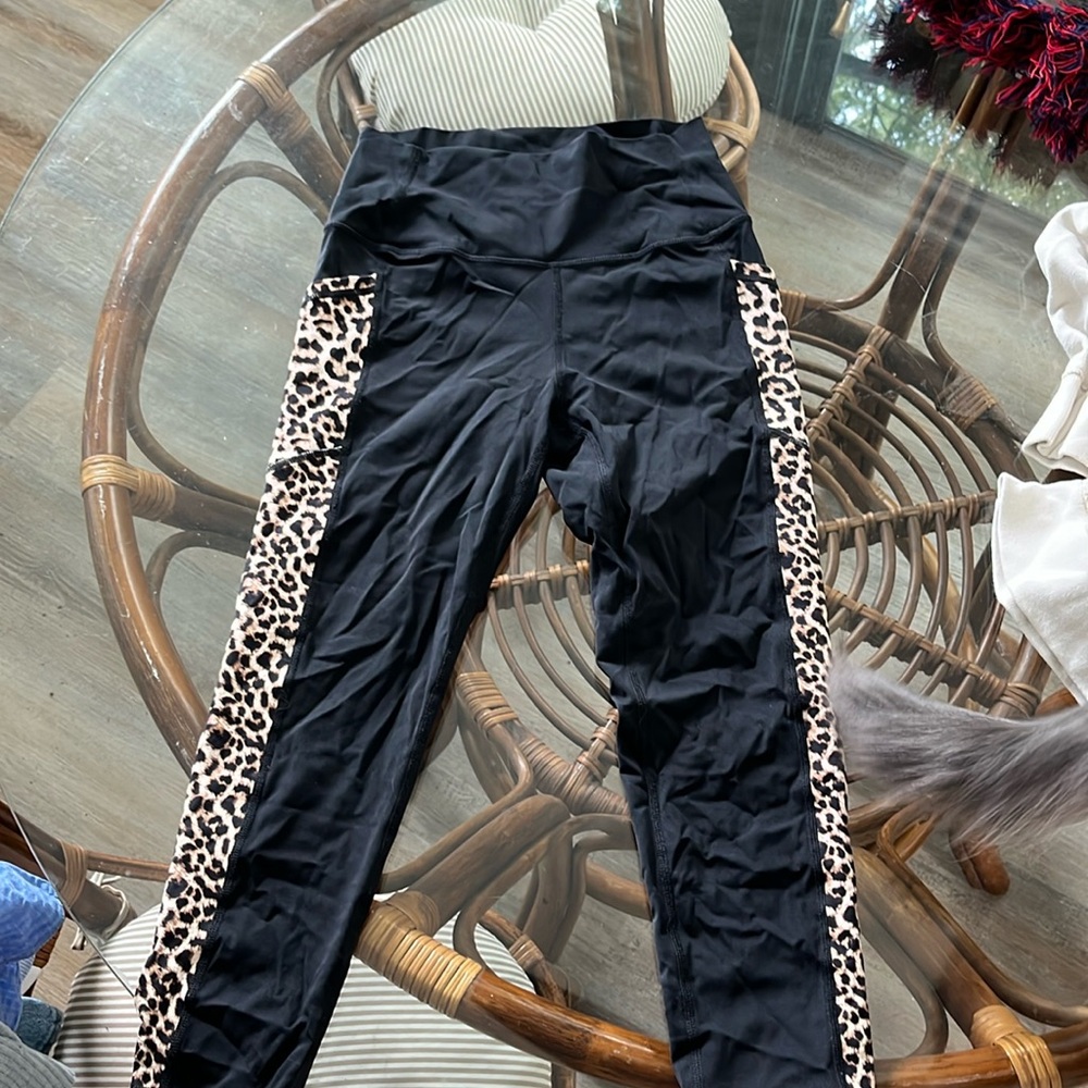 Capri workout leggings cheetah print side